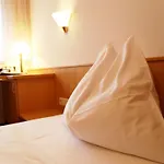 Готель Kern Buam