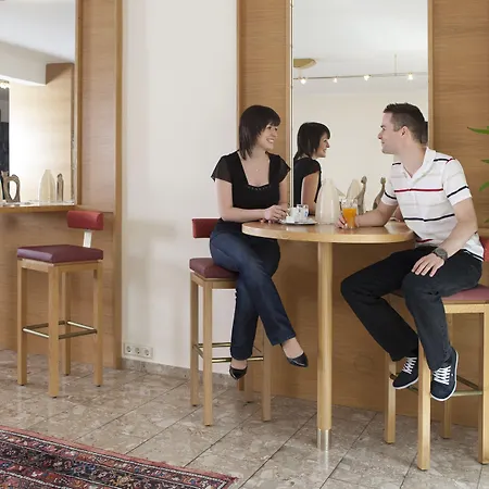 Kern Buam מלון 3*