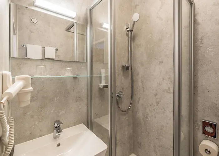 מלון Kern Buam 3*