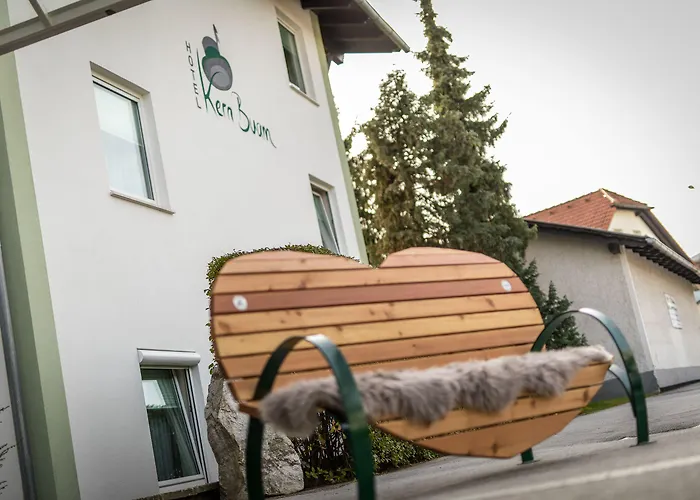 Kern Buam מלון 3*